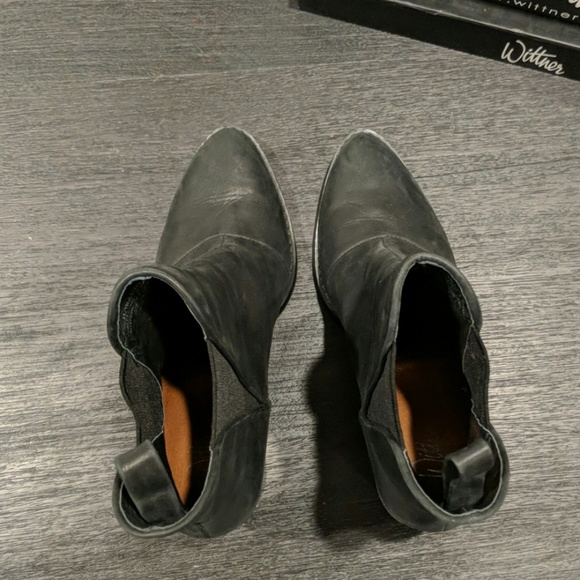 Shoes - Picture 4 of 4